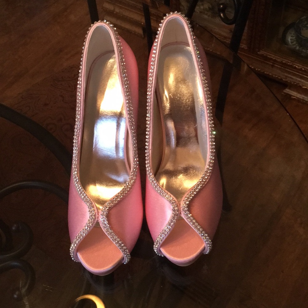 Pink size 8 Women’s dress shoes - Never Worn
